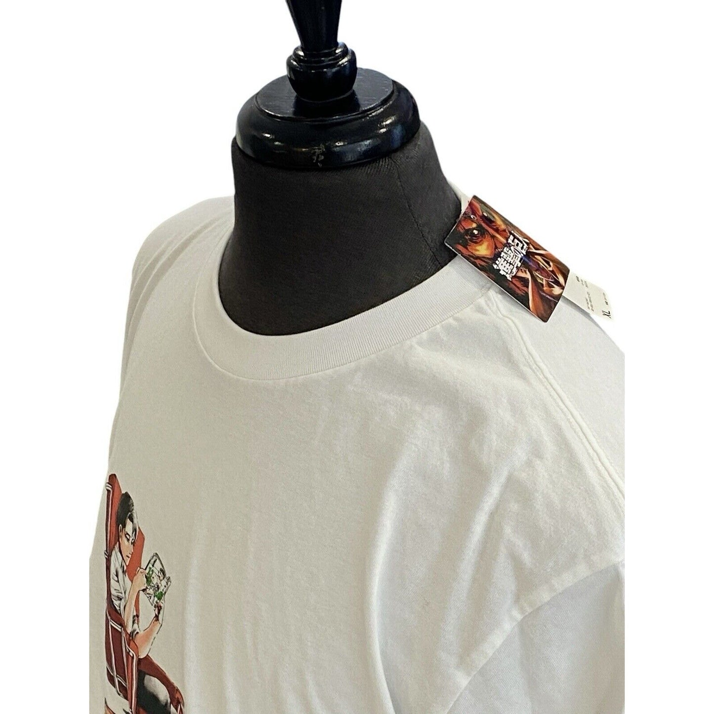 XL Uniqlo Shirt Mens Large White Attack On Titan Manga Japanese Comic Anime Tee