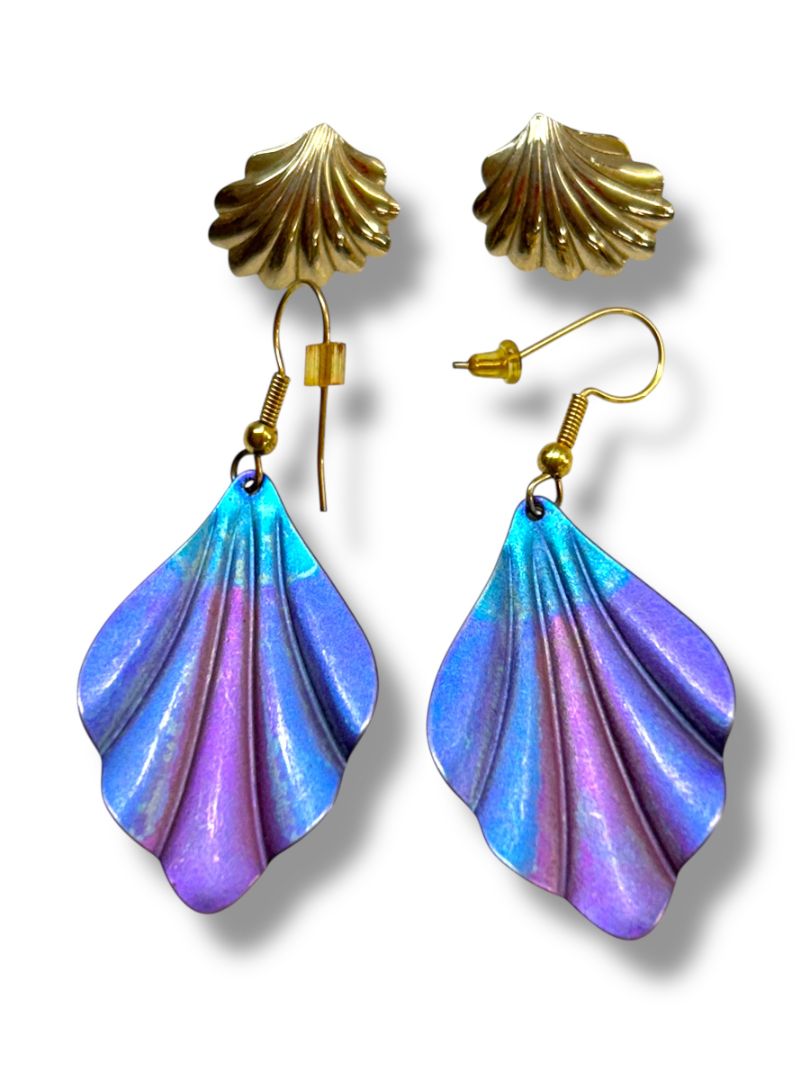 1980s 2 Pair Pierced Earrings Shell Design Goldtone Purple