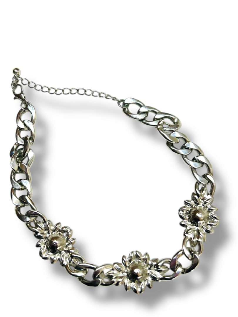 Chunky Silvertone Green Choker Necklace Flowers 12-15.5"