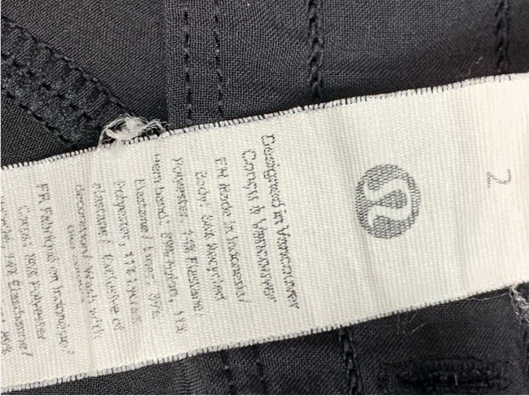 Size 2 LuluLemon Womens Hotty Hot Shorts Black Activewear