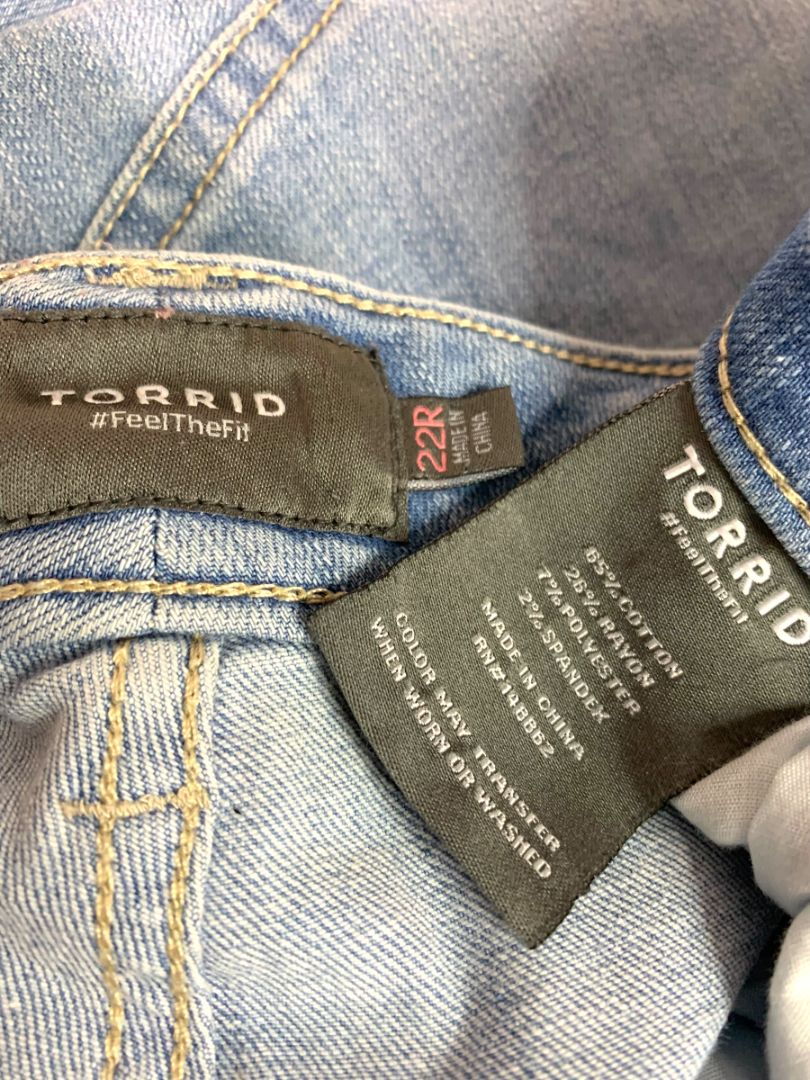 22R Torrid Womens Plus Size Light Wash Denim Jeans 27" Inseam