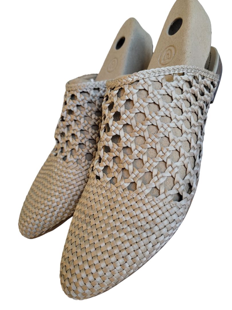10M Latigo Anthropologie Champagne Woven Mules Slides Flats Shoes