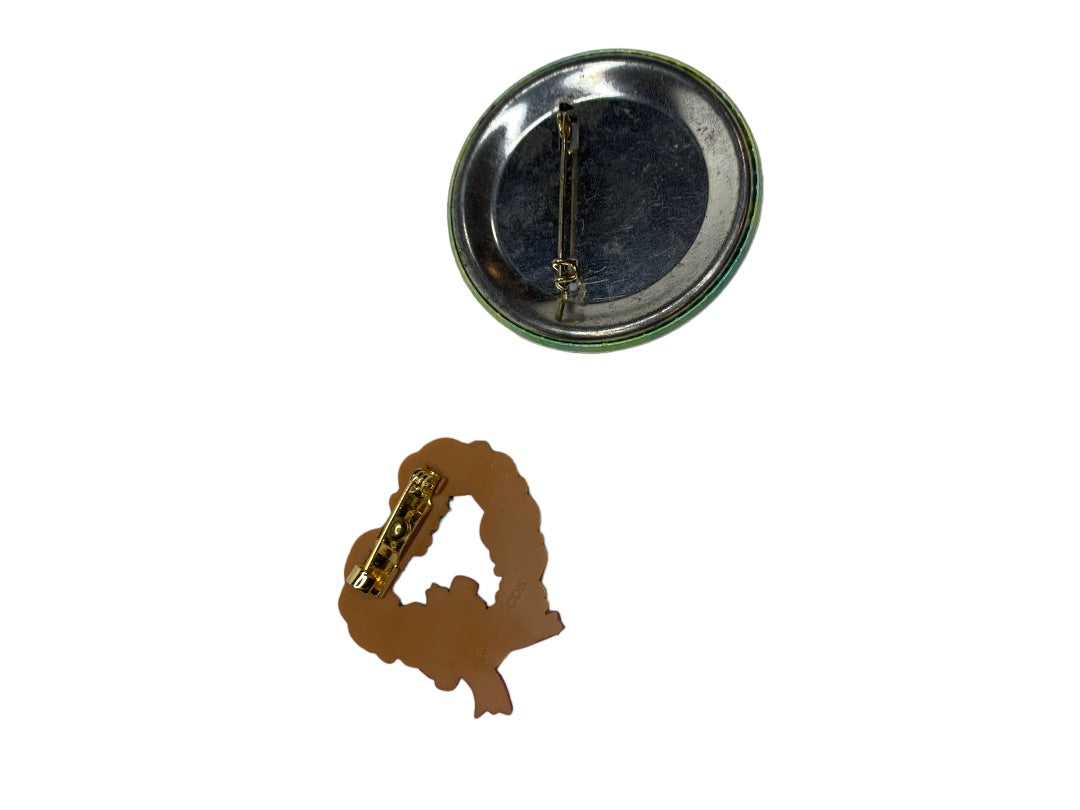 Vintage Holiday Christmas Pins Hallmark Plastic Wreath 2.25" Pinback