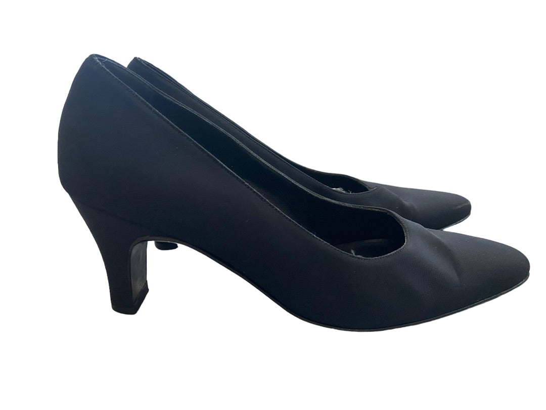6.5 Salvatore Ferragamo Black Classic Pumps Satin