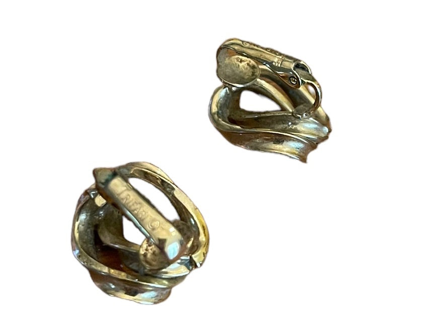 Trifari Signed Interlocking Circles Clip On Goldtone 3/4" Earrings Non-Pierced