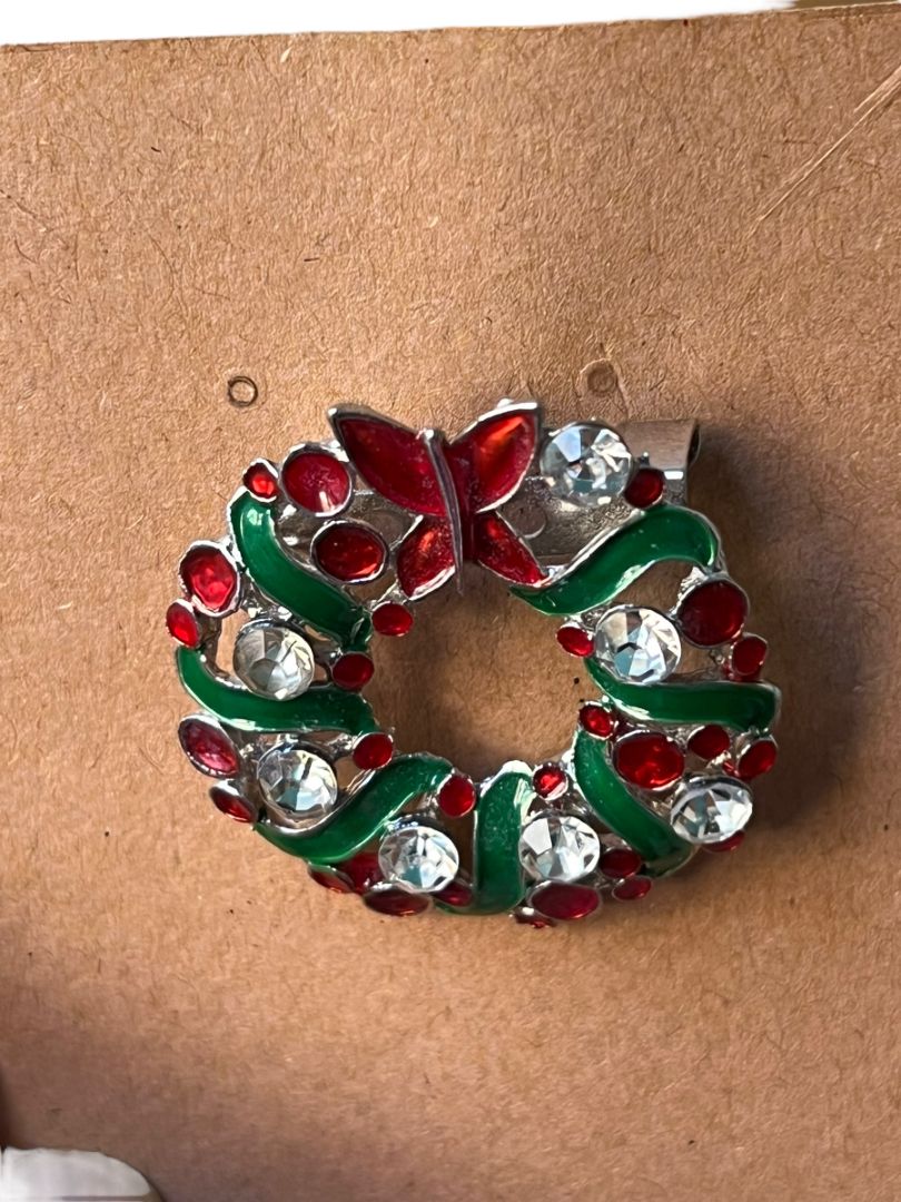 Enamel Rhinestone Wreath Brooch Christmas Holiday Silvertone