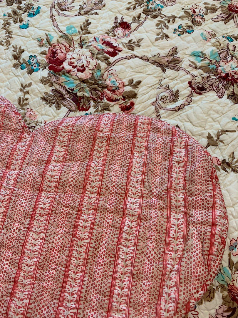 ABC Carpet & Home Brand 96" x 104" King Size 100% Cotton Quilt Floral
