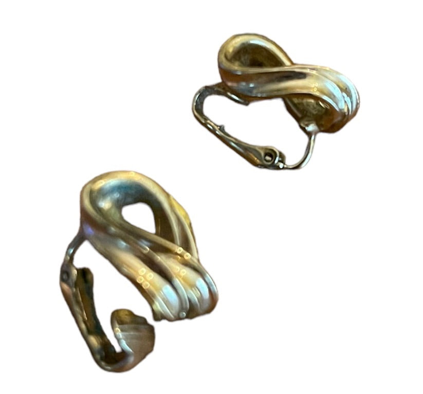 Trifari Signed Interlocking Circles Clip On Goldtone 3/4" Earrings Non-Pierced