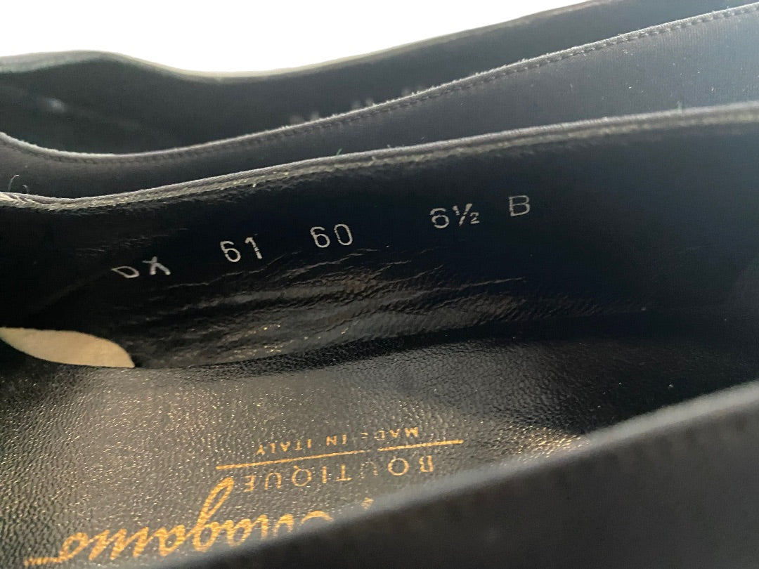 6.5 Salvatore Ferragamo Black Classic Pumps Satin