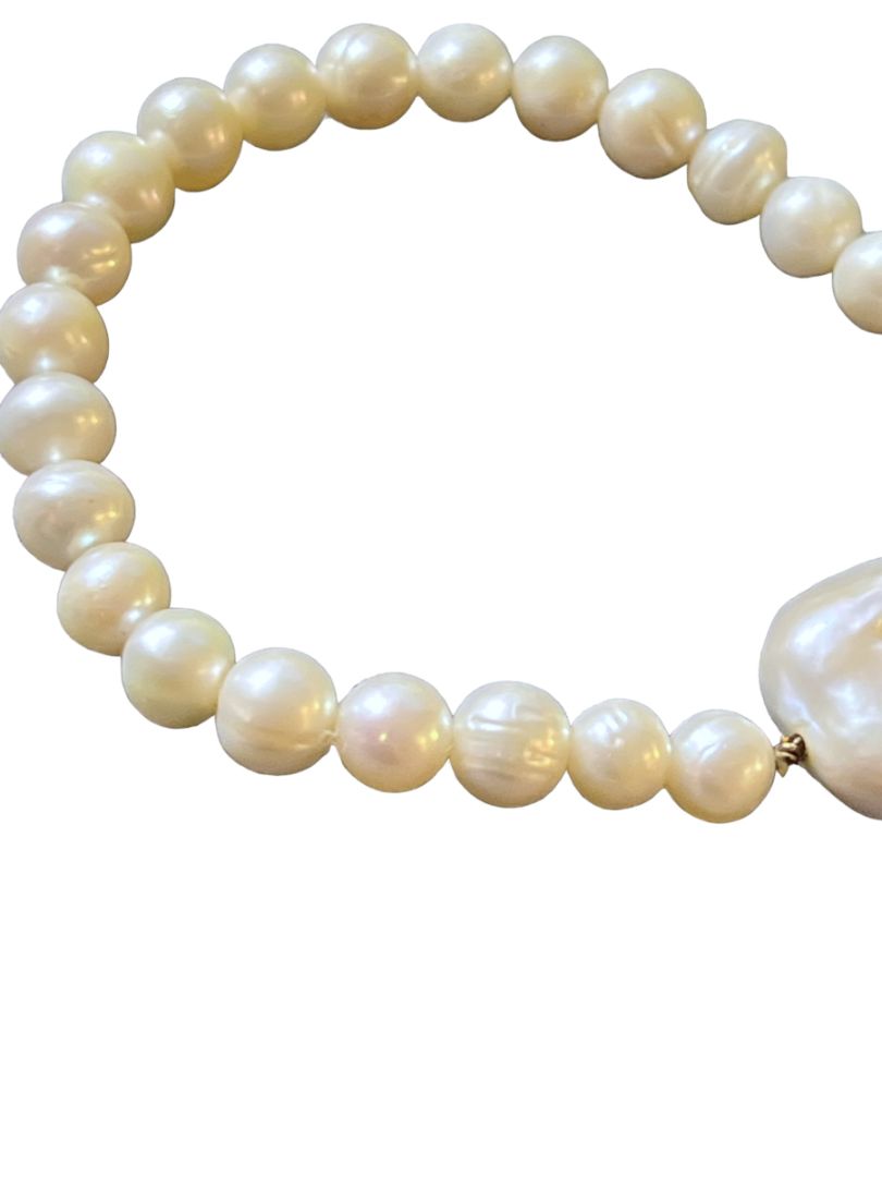 Real Baroque White Pearl Elasticated Stretch Bracelet Vintage