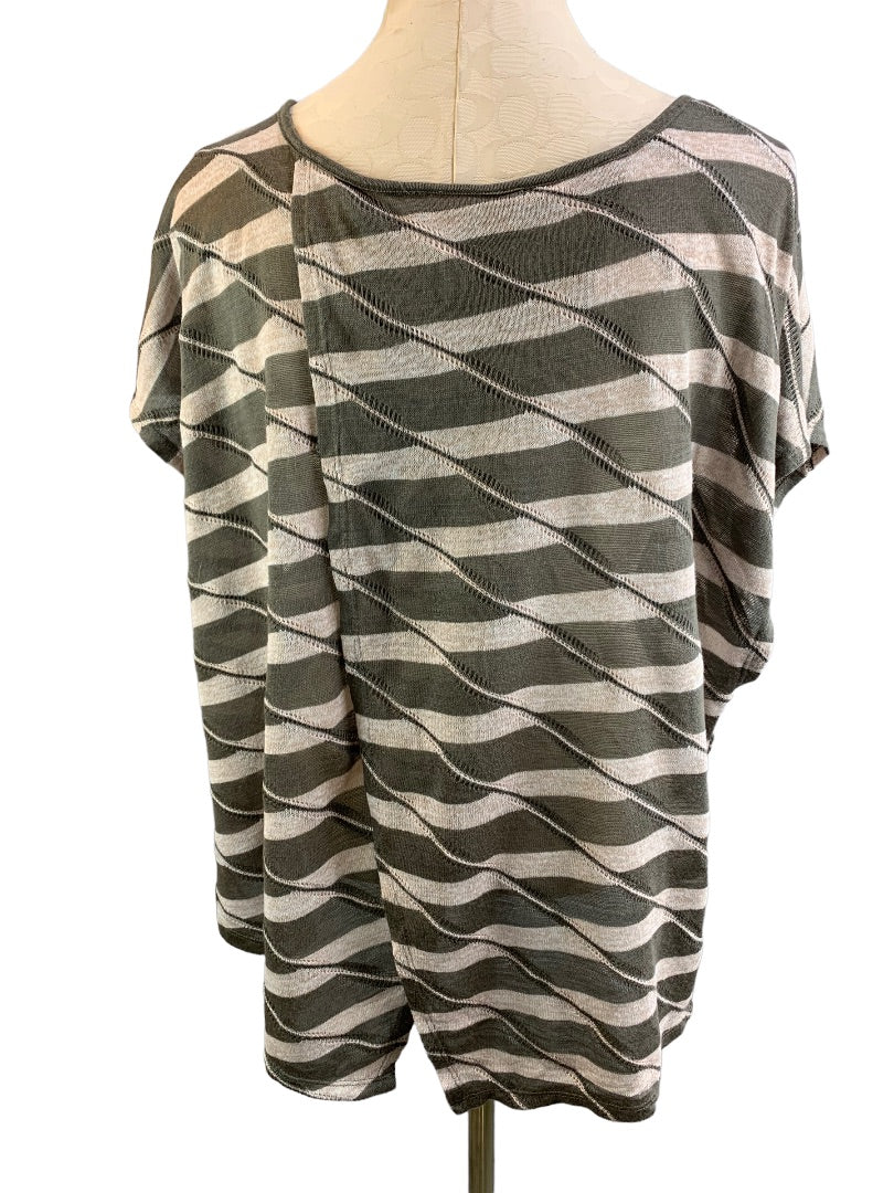 22/24 Lane Bryant Women's Lightweight Short Dolman Sleeve Sweater Petal Back