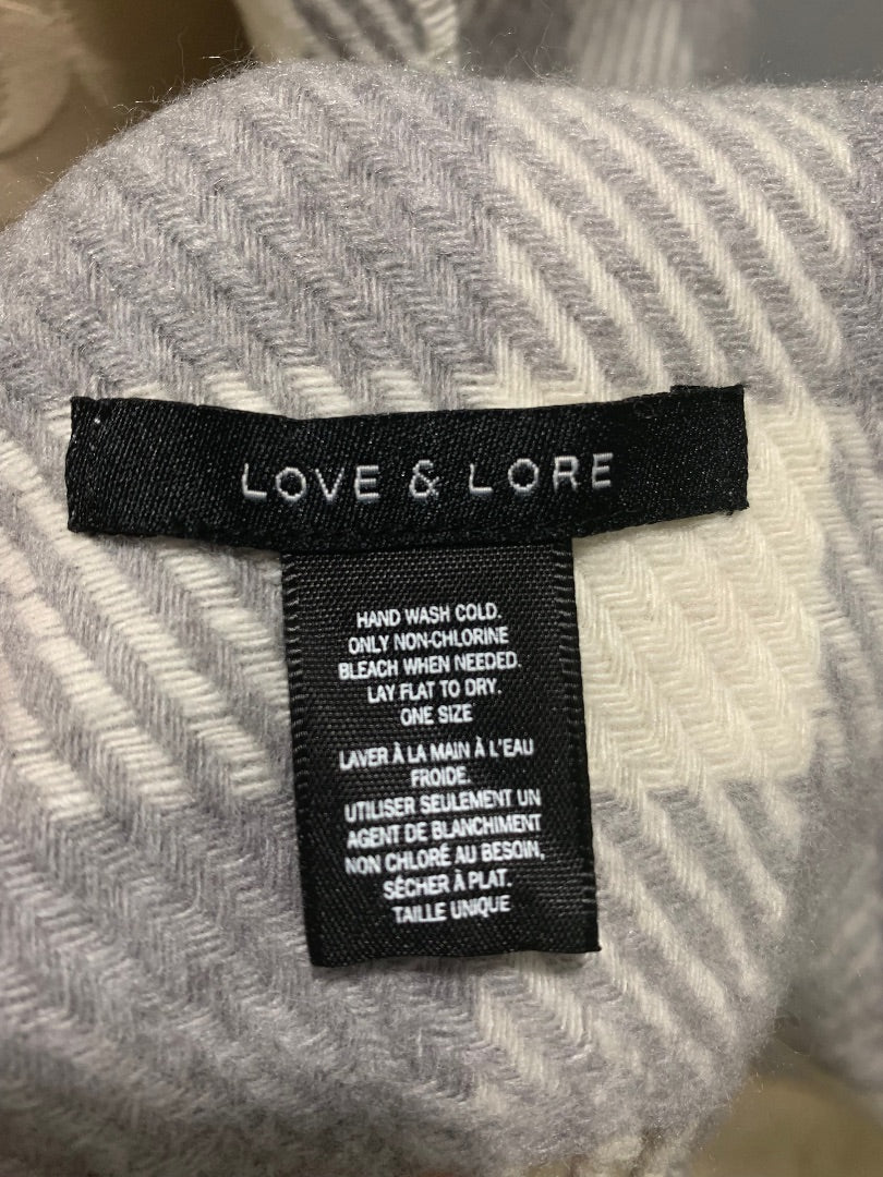 Love & Lore Women's Gray Cream Mauve Soft Shawl Wrap Fringed Checked Plaid 31" x 80"