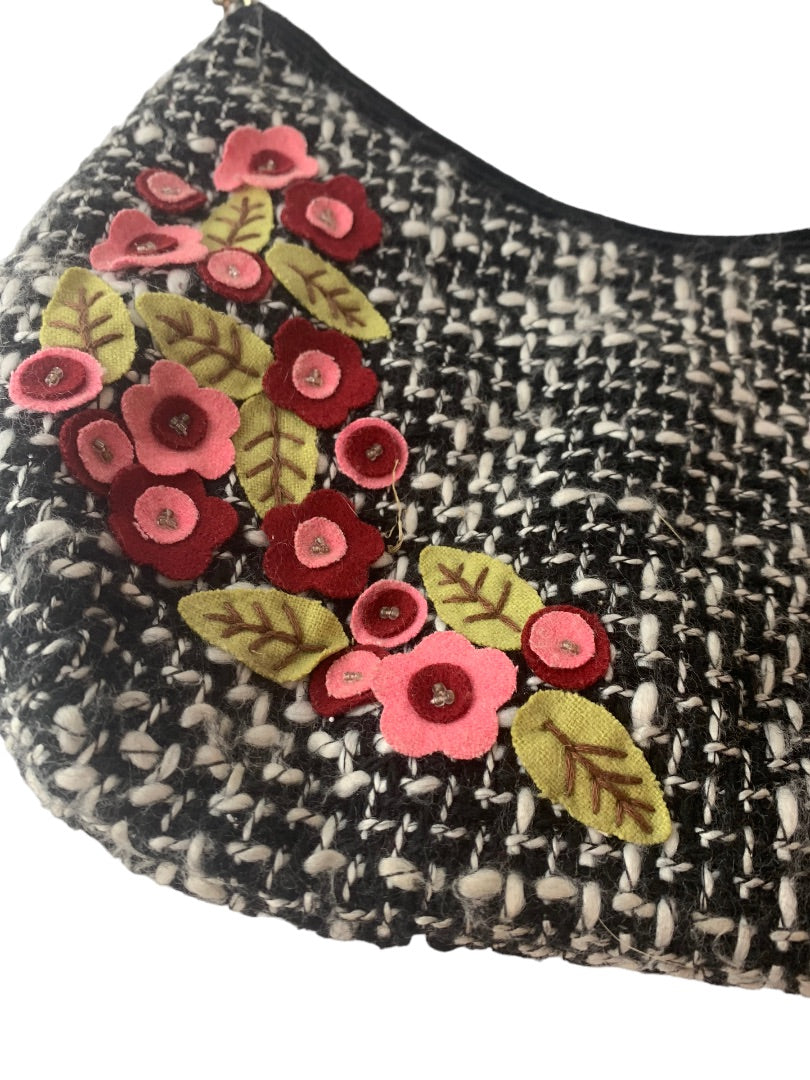 Black and White Tweed Shoulderbag Floral Applique 8"h x 11.5"w