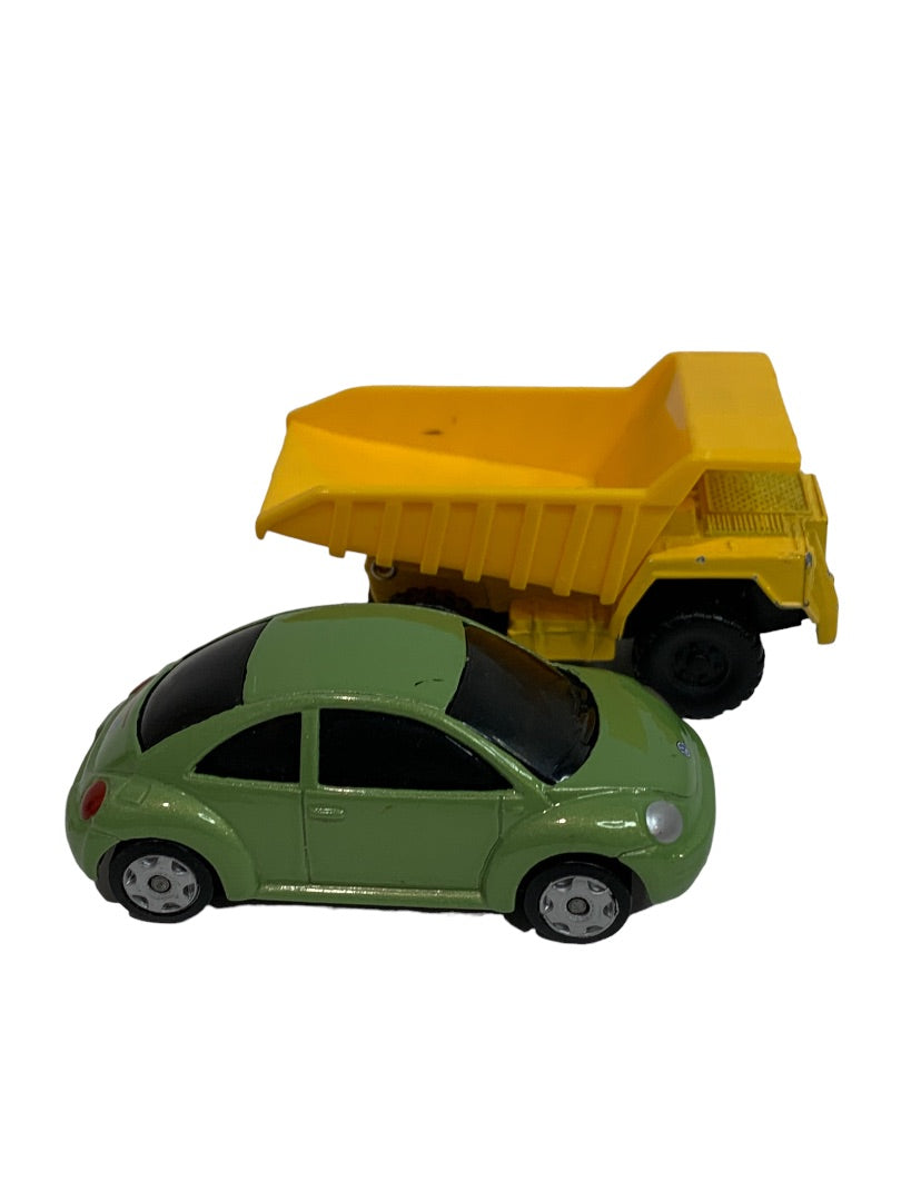Maisto Fresh Metal ’98 Volkswagen Beetle Green 1:64 Scale Toy Quarry Dump Truck