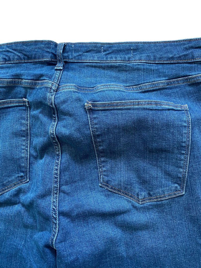 24W Universal Threads Smooth and Sculpting Skinny Jeans NWT