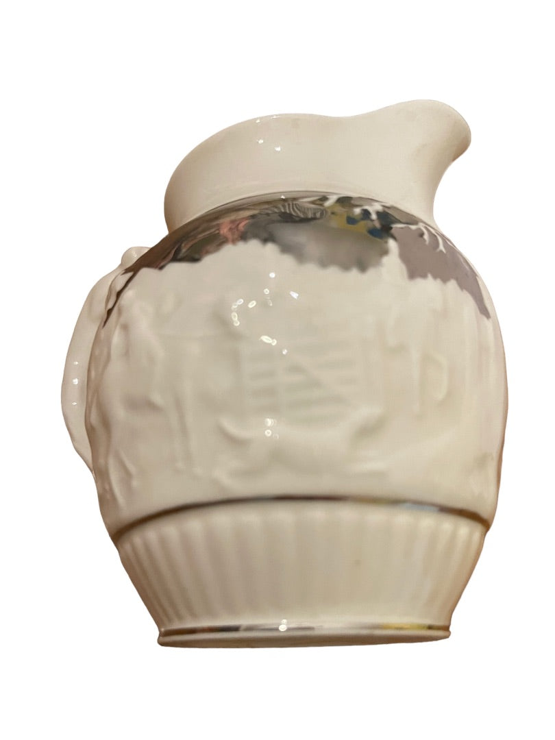 Vintage Wedgwood Eturia Barlaston Creamer Ivory Silver Horse Hound Hunt 4"h