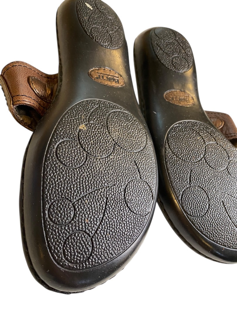 Size 7 Born Womens Metallic Bronze Leather Toe Loop Sandals Flip Flops