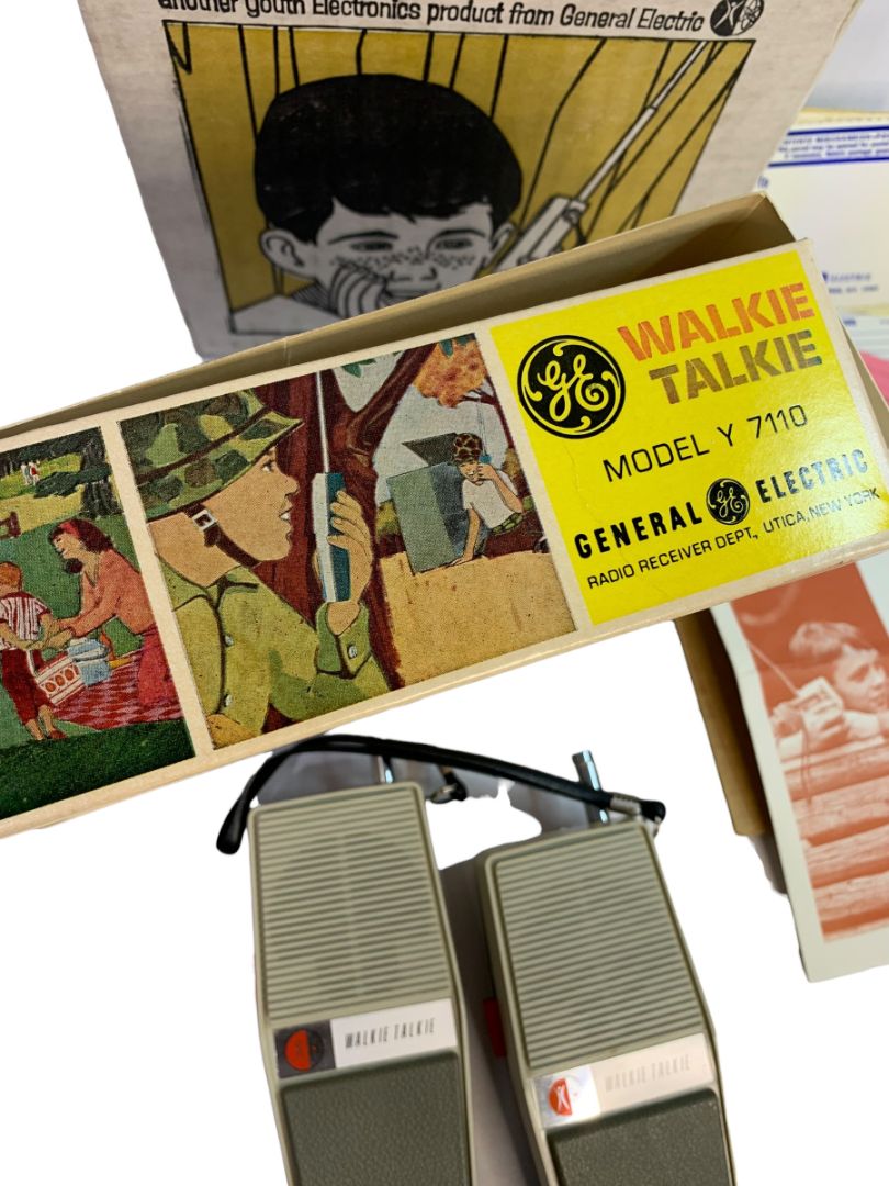 Vintage GE Walkie Talkie Toy Model Y 7110 in Box Olive Green Light Beige