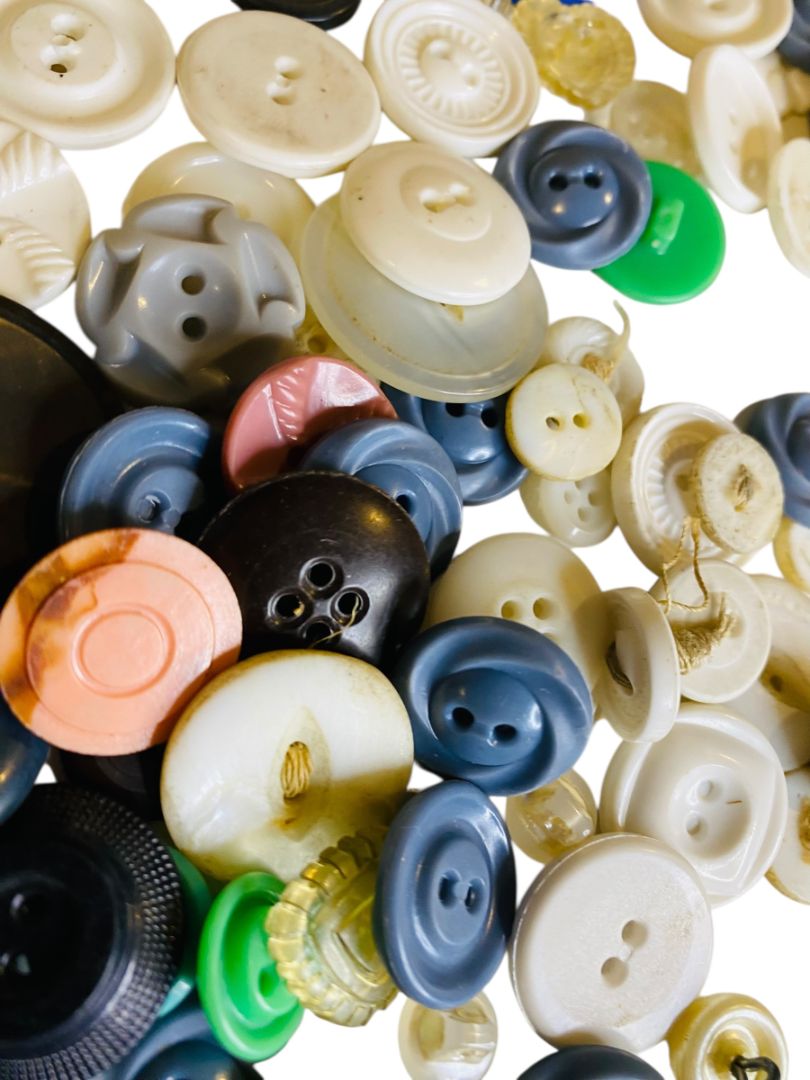 Set of 8 Midcentury Assorted Plastic Buttons Craft Sew 8 ounces