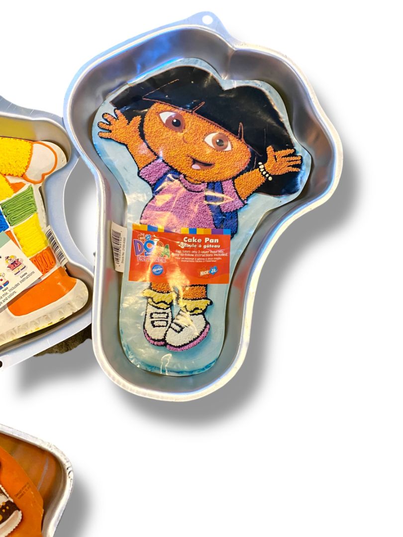 Wilton Lot of 6 Cake Pan Molds Dora Cute Clown Tigger Barbie Donald Duck T-Shirt