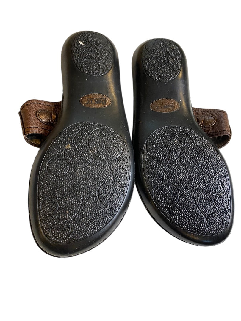 Size 7 Born Womens Metallic Bronze Leather Toe Loop Sandals Flip Flops