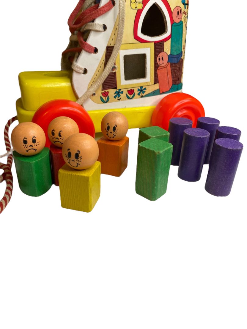 1970s Playskool Old Woman in a Shoe Pull Toy 11 Pieces Lace Up