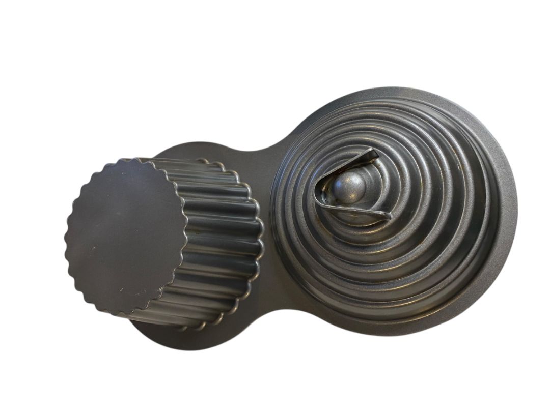 Wilton Dimensions Giant Cupcake Cake Mold Pan Easy Release