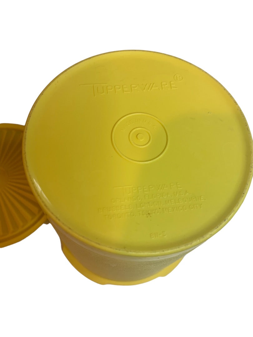Tupperware Nesting Canister Yellow 811-3 Starburst Lid 812-56 6"h