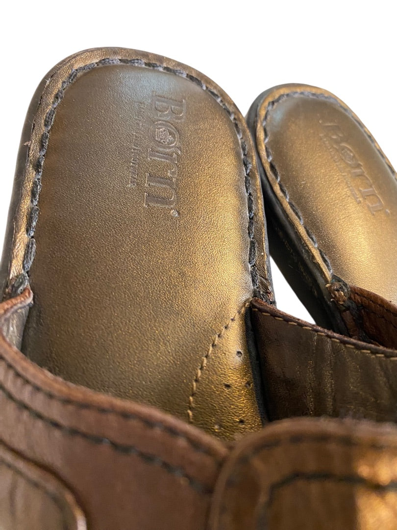 Size 7 Born Womens Metallic Bronze Leather Toe Loop Sandals Flip Flops