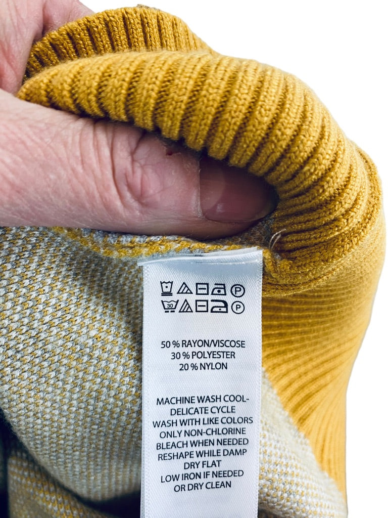 1X Rachel Roy Women's Gold Gray Plaid Soft Pullover Sweater