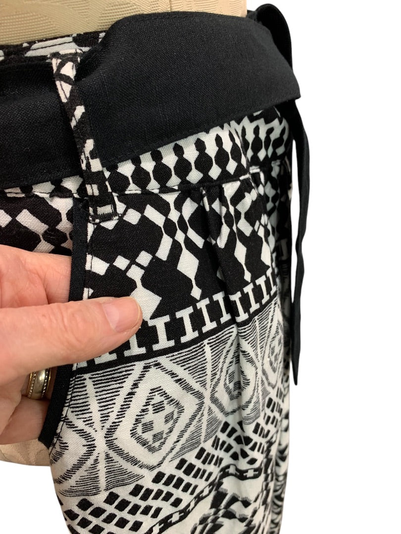Size 6 Mossimo Linen Rayon Blend Skirt Side Zip Pockets Black White