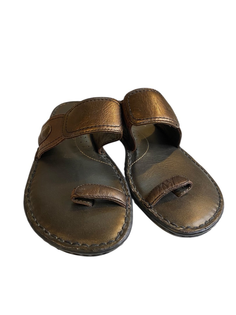 Size 7 Born Womens Metallic Bronze Leather Toe Loop Sandals Flip Flops