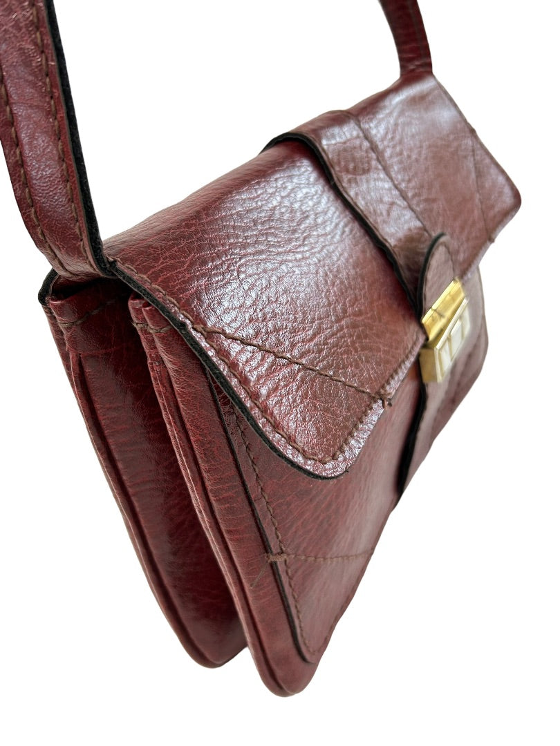 Vintage 1960s Brown Leather Pebbled Leather Goldtone Hardware Shoulderbag