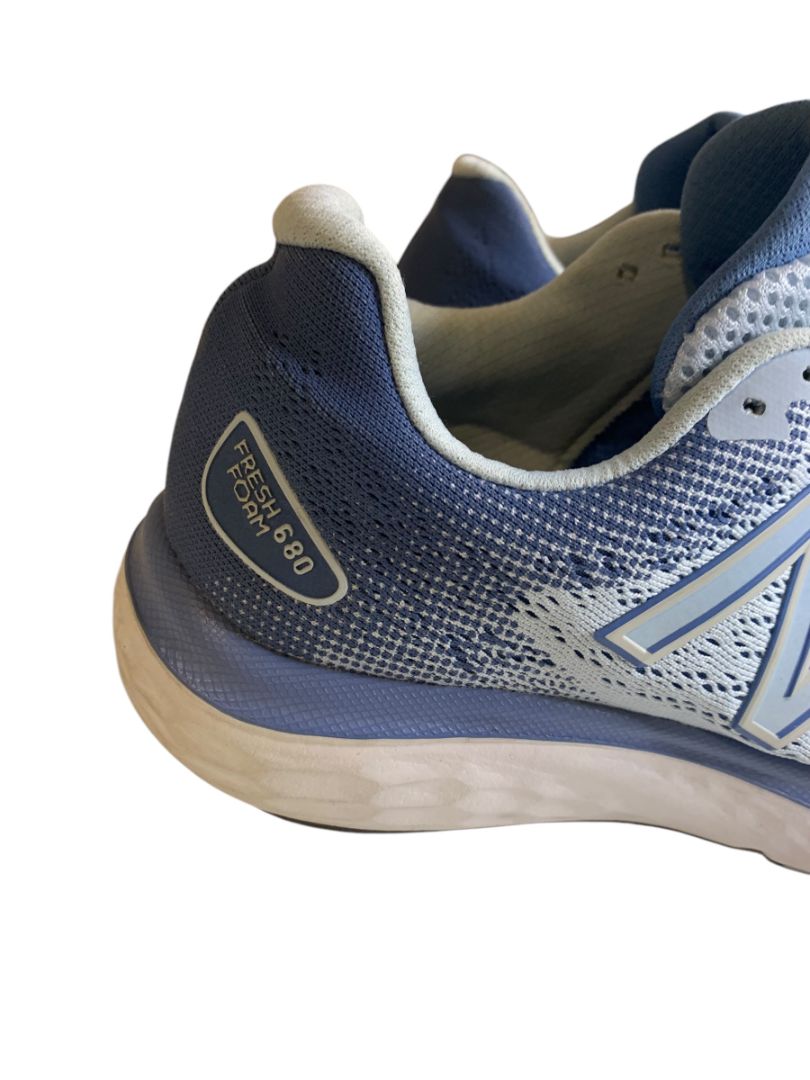Size 9 New Balance Womens Fresh Foam 680 V7 Running Shoe Blue