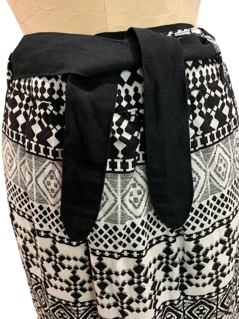 Size 6 Mossimo Linen Rayon Blend Skirt Side Zip Pockets Black White