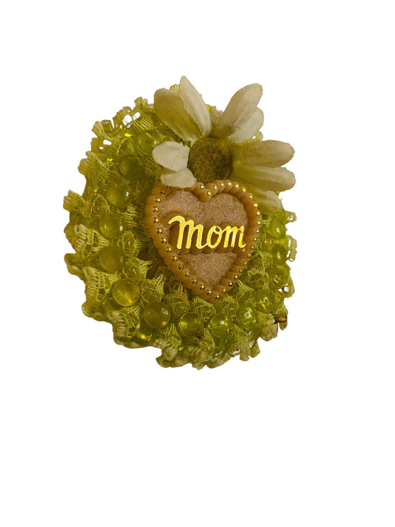 Vintage "Mom" Brooch Pin Kitschy Green Daisy Plastic 2.25"