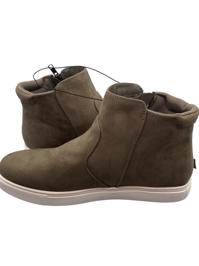Size 8.5 Izod Women's New Mila Zip Sneaker Boot Gray Faux Suede Memory Foam