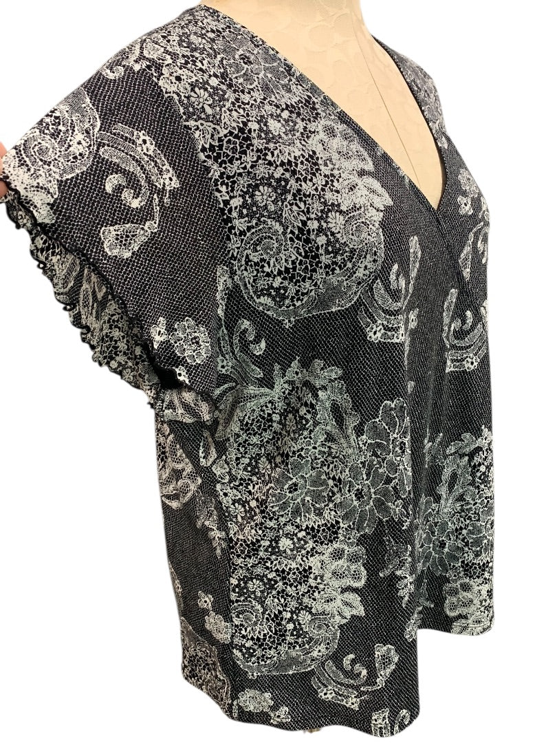 Large Laura Ashley Womens Lined V-Neck Shirt Lace Print Lined Black