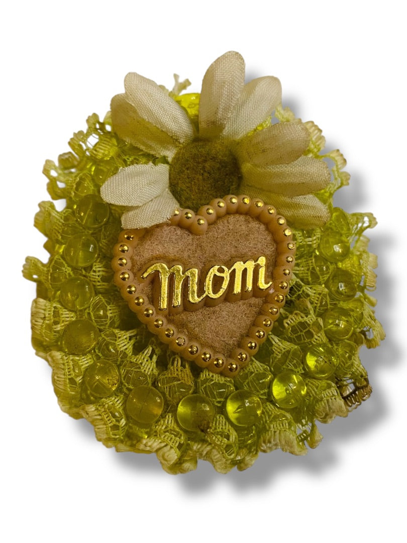 Vintage "Mom" Brooch Pin Kitschy Green Daisy Plastic 2.25"