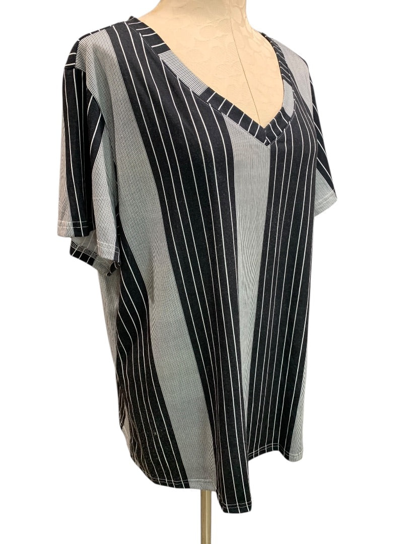 2XL Womens V-Neck Tshirt Vertical Stripe Black White