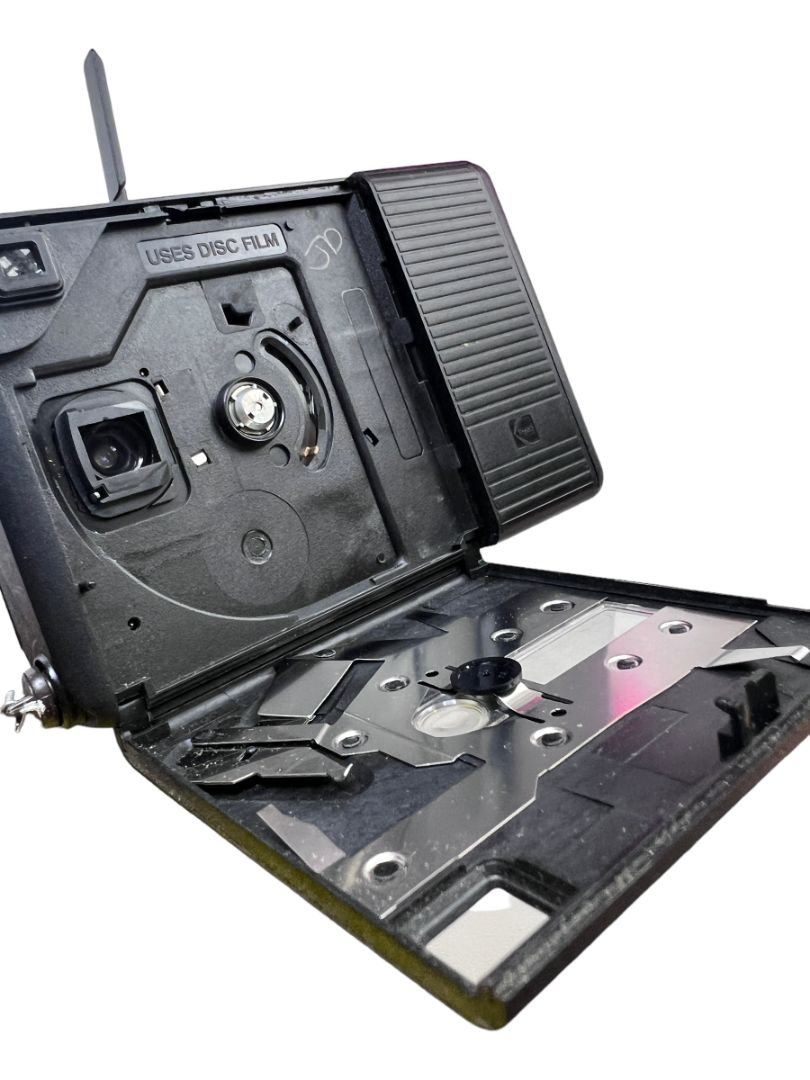 Vintage Kodak Disc 6000 Camera Black Chain Wristlet Sounds like it is in working condition