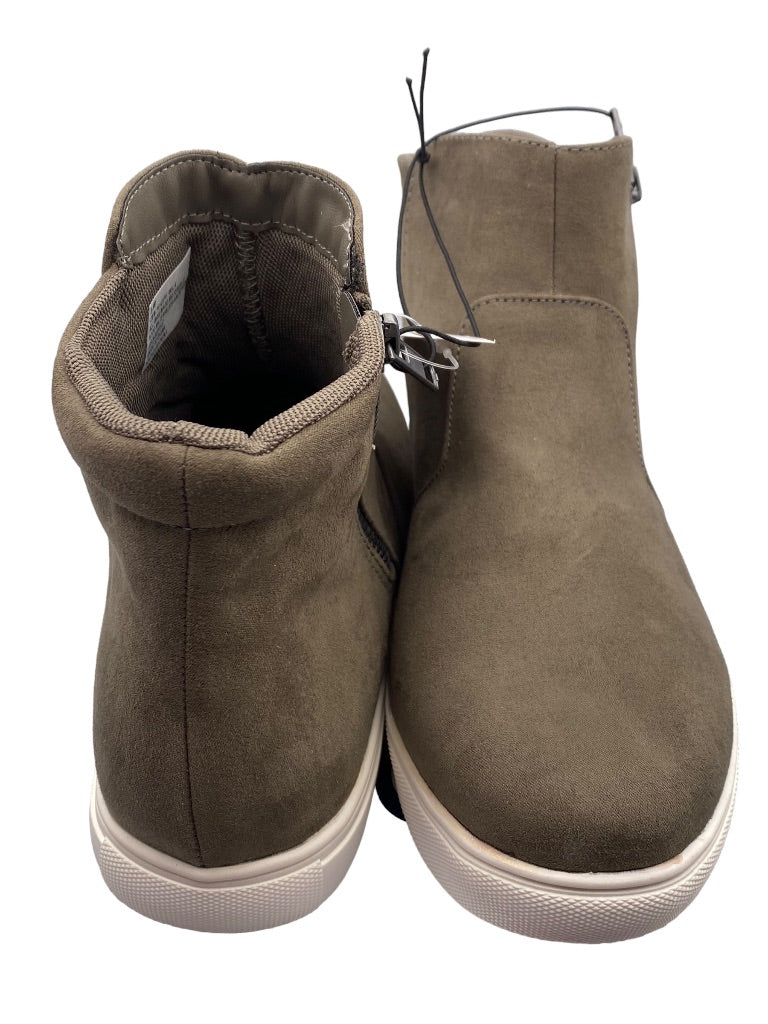 Size 8.5 Izod Women's New Mila Zip Sneaker Boot Gray Faux Suede Memory Foam