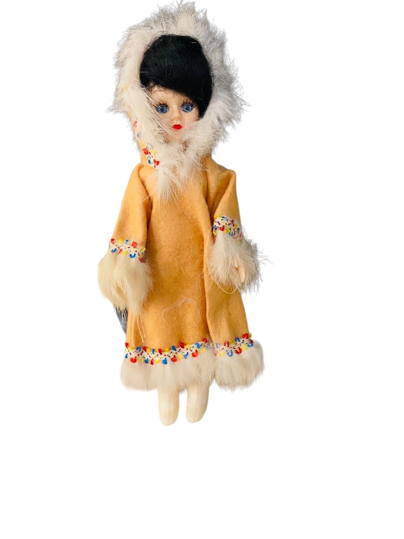 1960s ARCO Miss Alaska Eskimo Dolls of the World Set Sleep Awake Eyes 8"