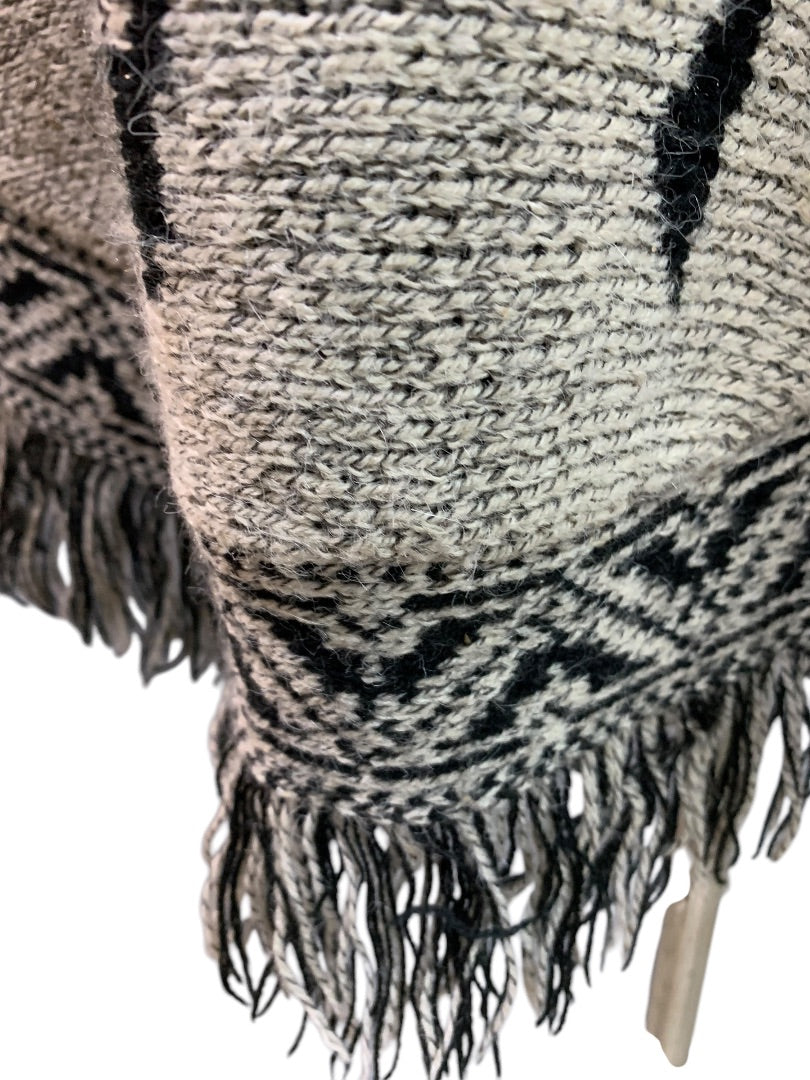 Small Medium Metric Womens Aztec Poncho Style Sweater Arms