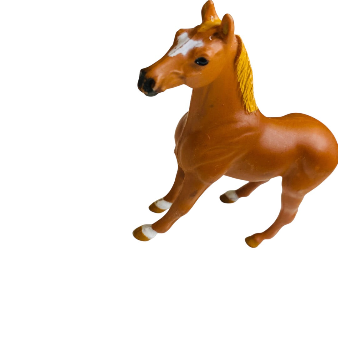 1997 Safari LTD Plastic Horse Figurine Chestnut Mare 4 Inch