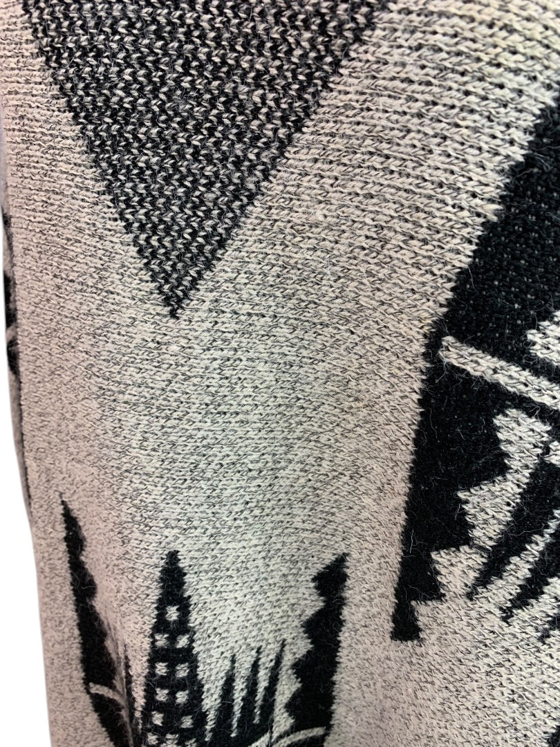 Small Medium Metric Womens Aztec Poncho Style Sweater Arms