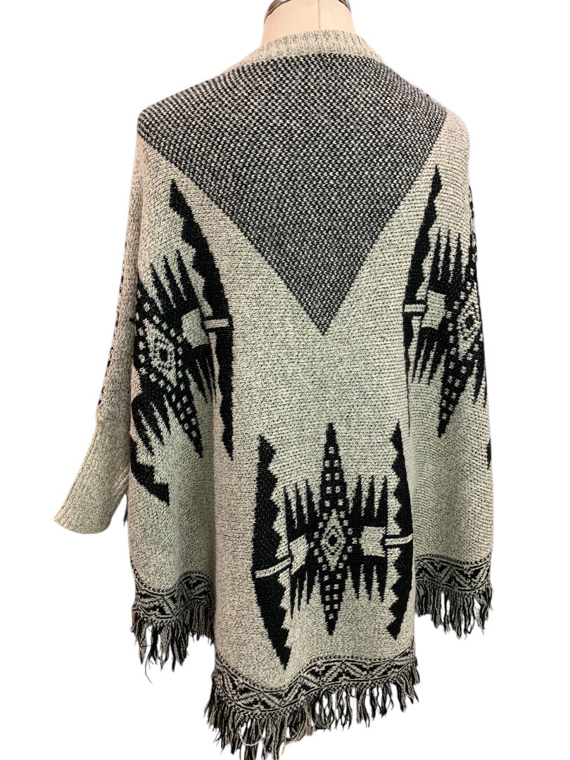 Small Medium Metric Womens Aztec Poncho Style Sweater Arms
