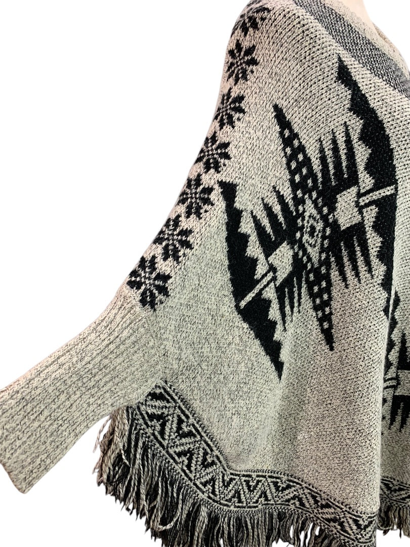 Small Medium Metric Womens Aztec Poncho Style Sweater Arms
