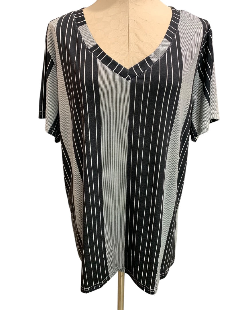 2XL Womens V-Neck Tshirt Vertical Stripe Black White
