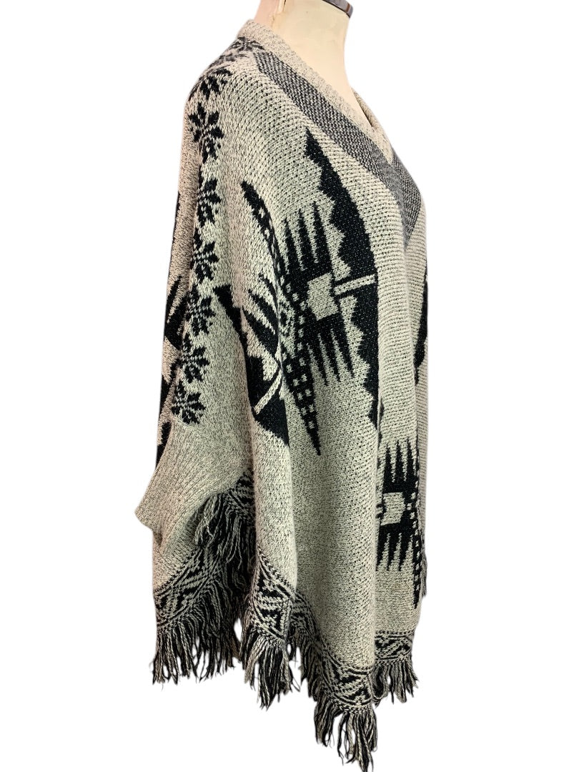 Small Medium Metric Womens Aztec Poncho Style Sweater Arms